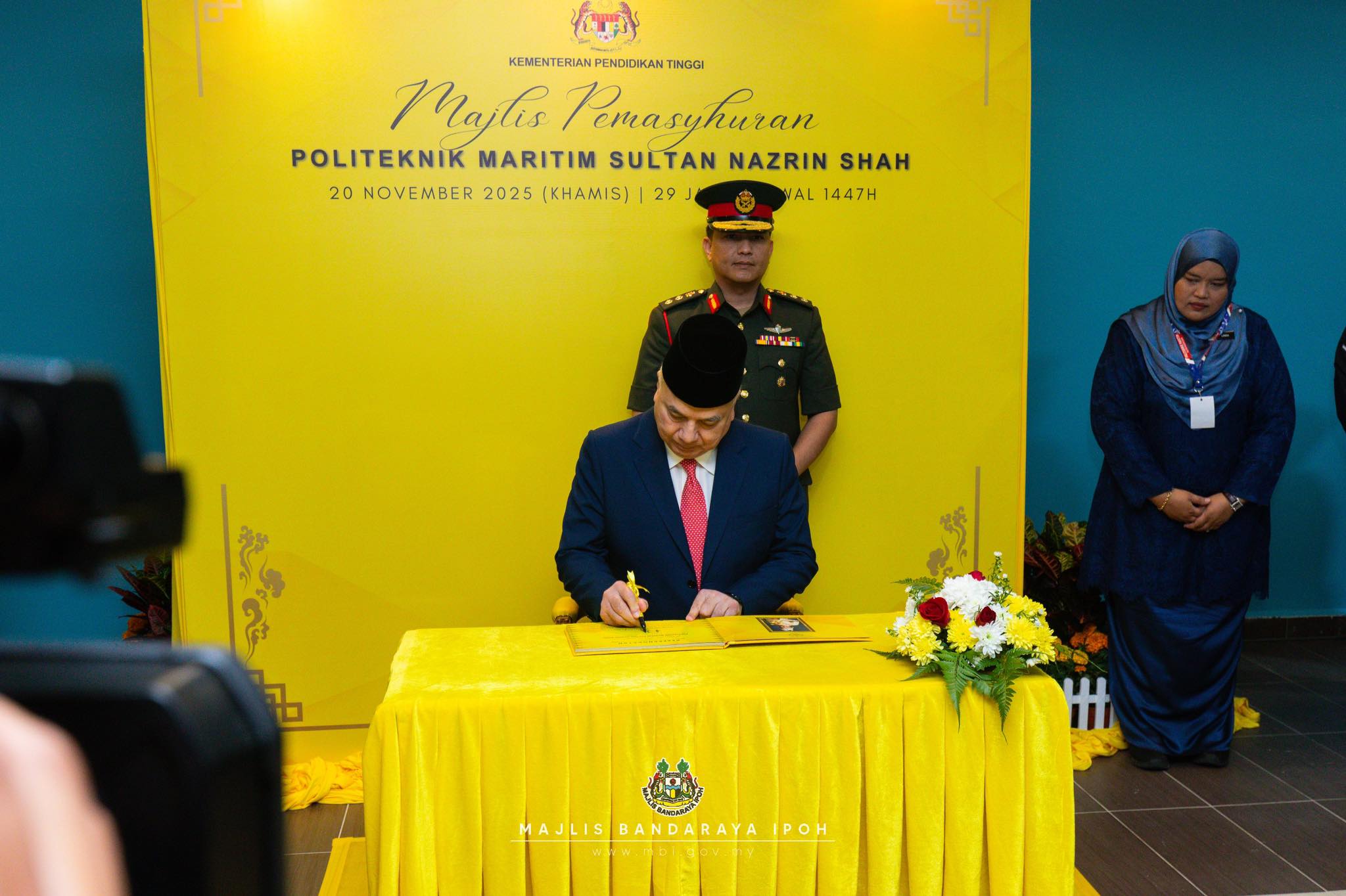 585382672 1230839492401902 2678058702540540472 N