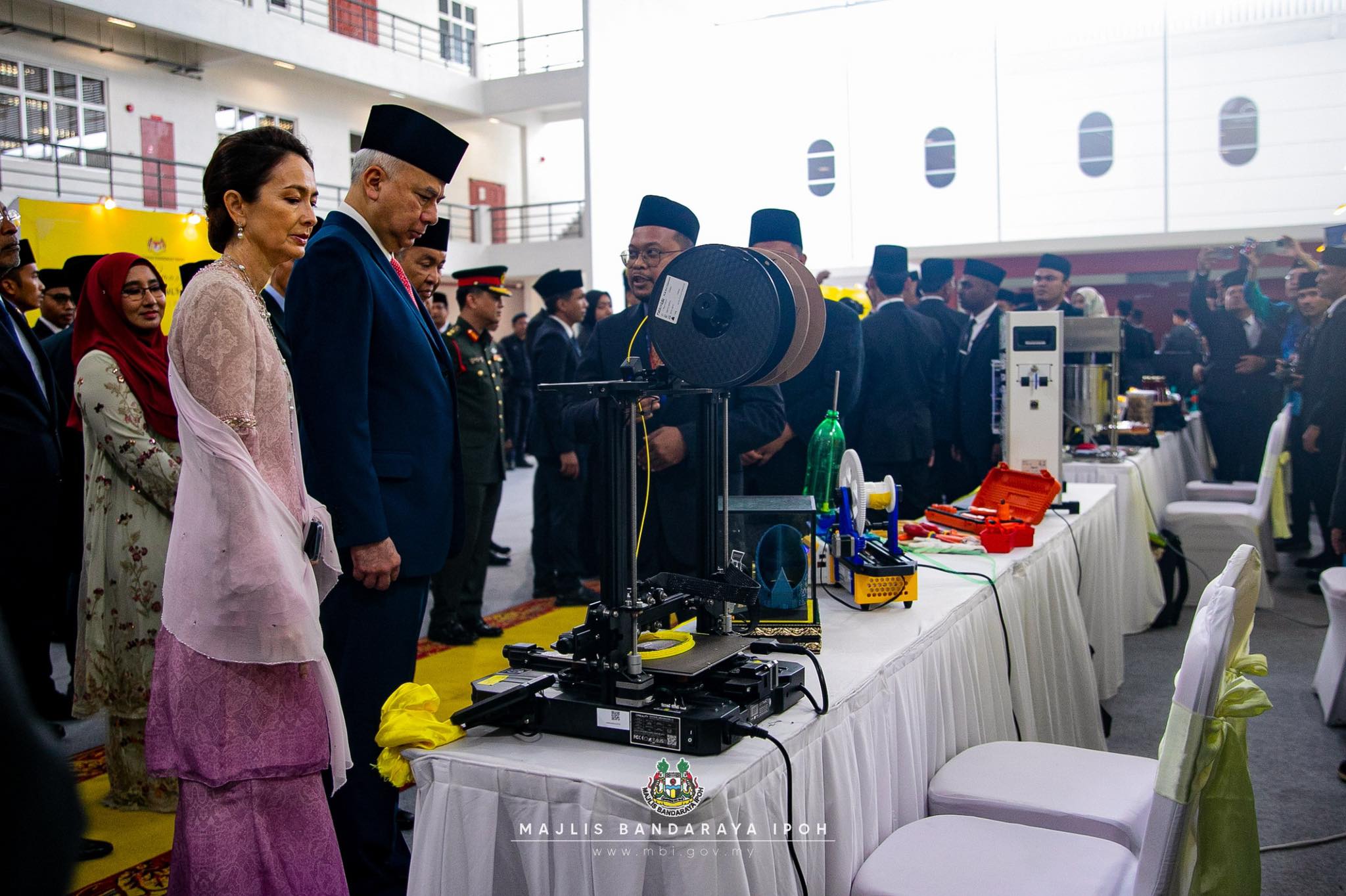 585599103 1230839442401907 138747236966687986 N